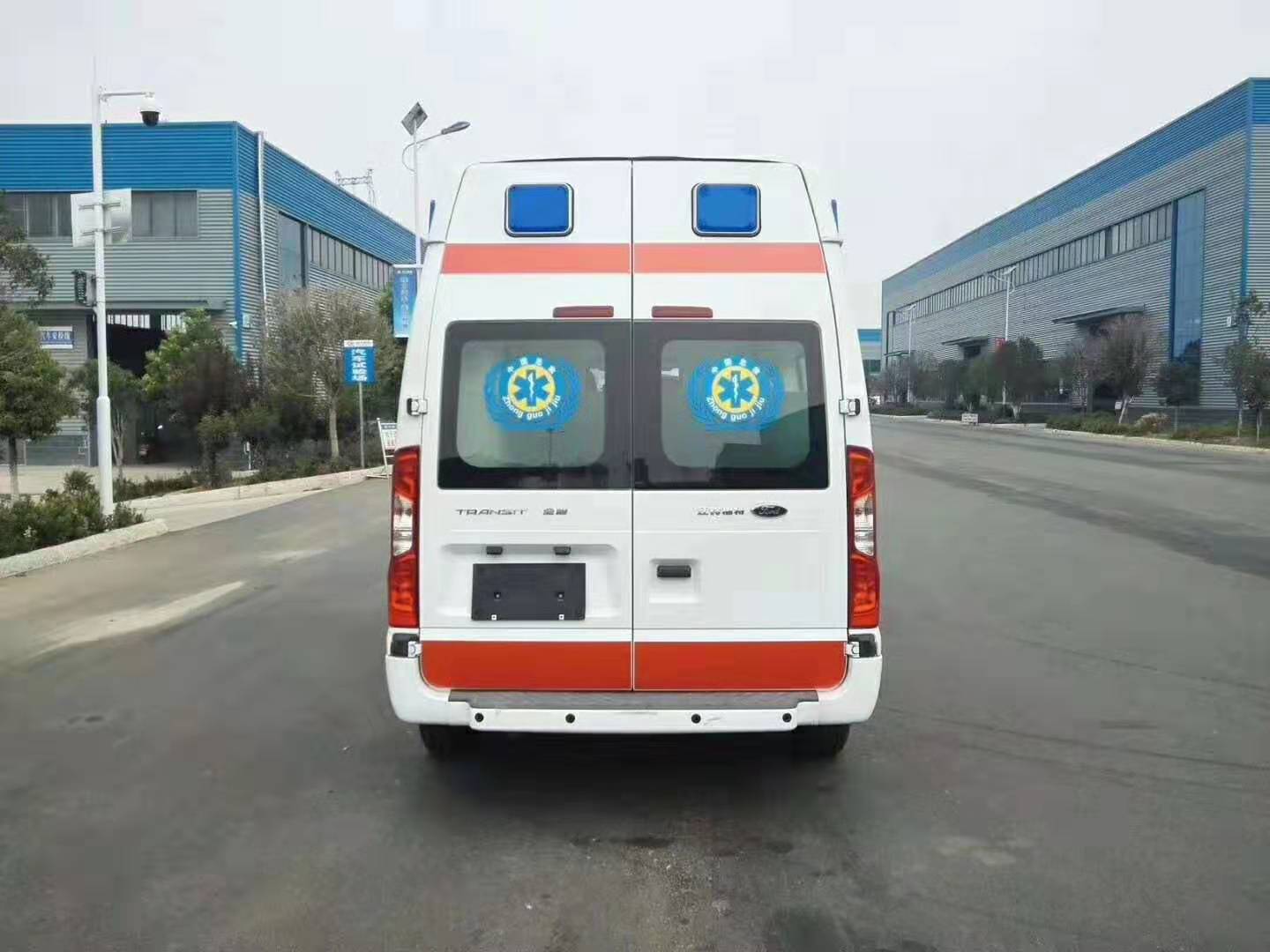 福特V348長(zhǎng)軸中頂監(jiān)護(hù)型救護(hù)車(chē)