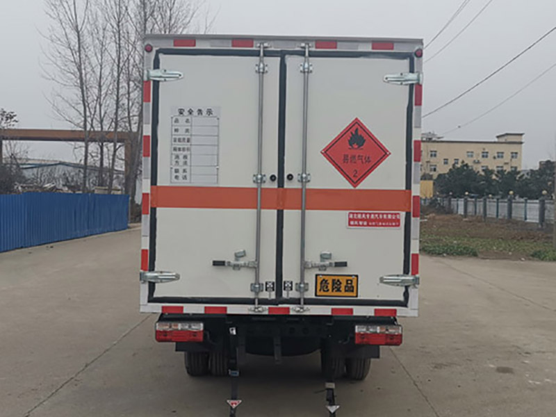 東風途逸易燃液體（汽油）廂式運輸車