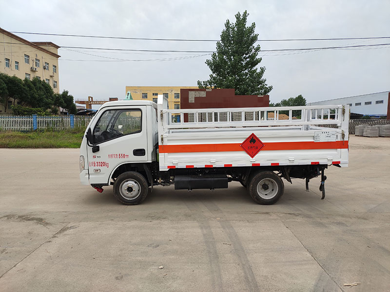 躍進(jìn)汽油后雙輪氣瓶運(yùn)輸車(chē)
